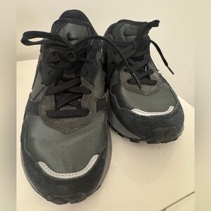 Nike Women's Sneakers in Black and Gray